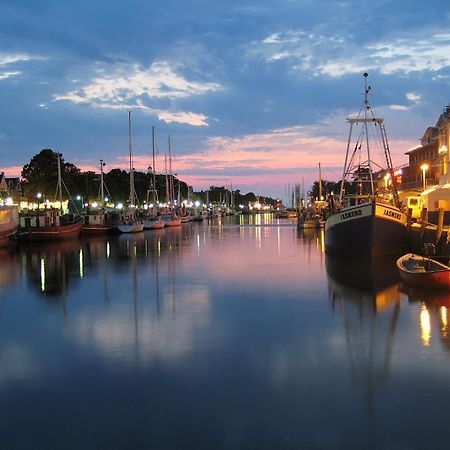 Appartamento Kajuete, Direkt Am Kurpark Rostock Esterno foto