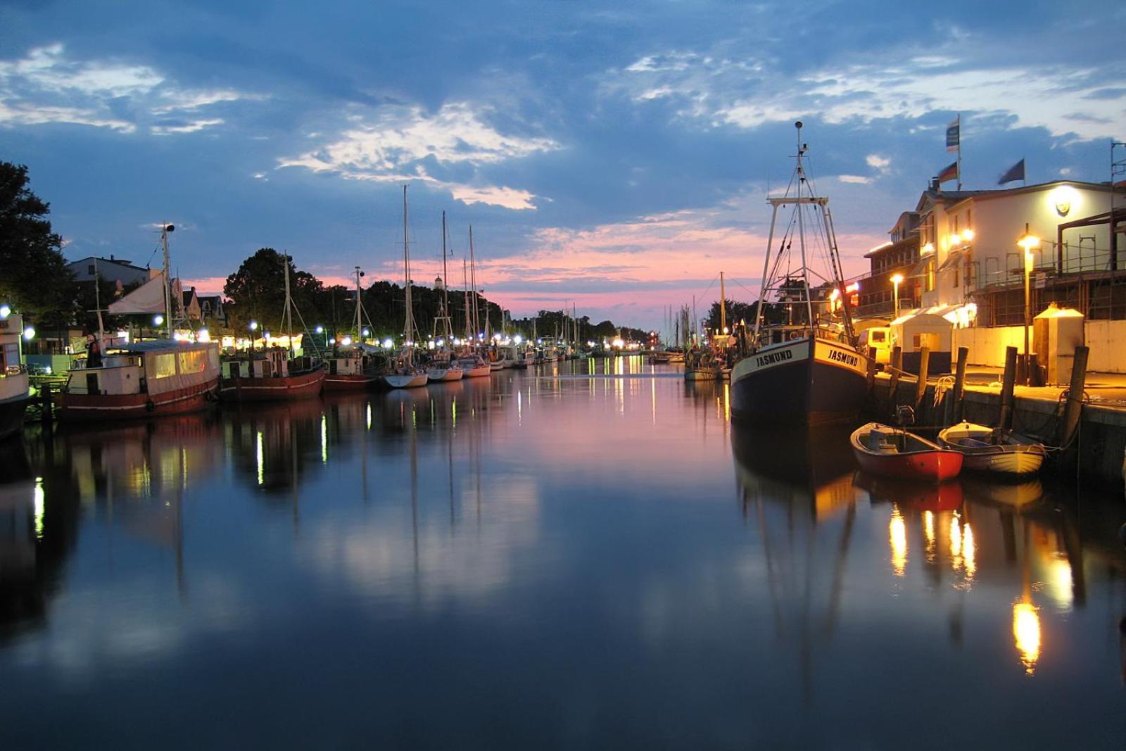 Appartamento Kajuete, Direkt Am Kurpark Rostock Esterno foto